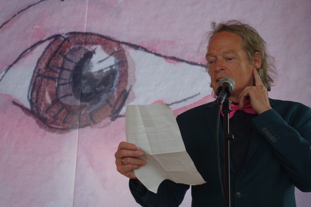 Ruud Willems speecht tijdens boekpresentatie Feestaardvarken leeft! in Rozet